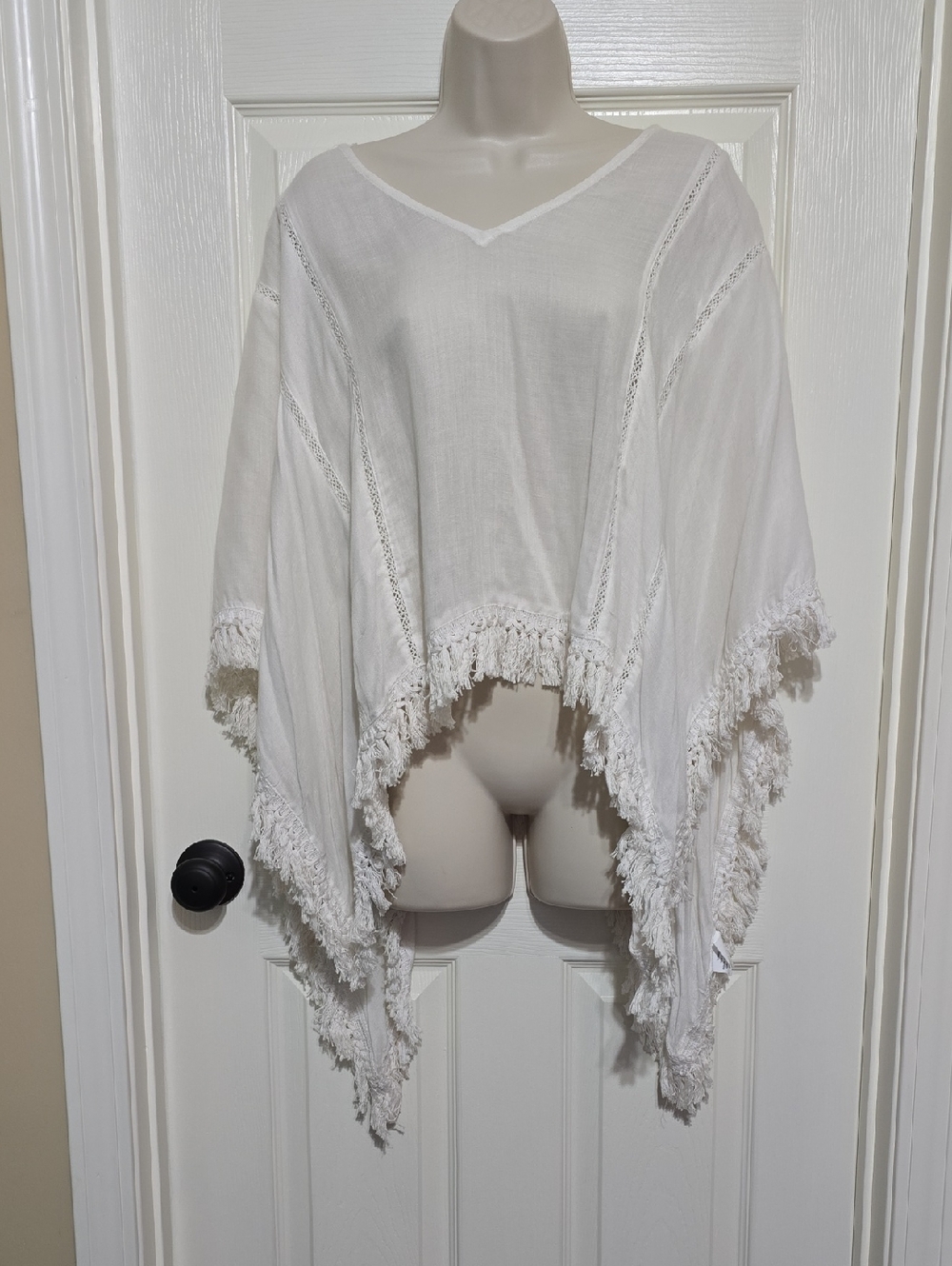 EARTHBOUND Cream Lightweight Fringe Poncho Top